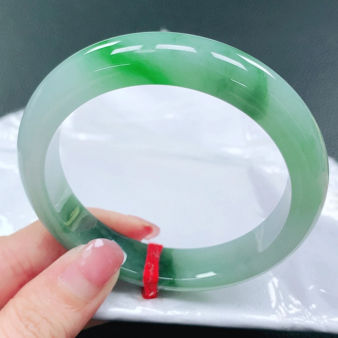 翡翠手镯未镶嵌58圈