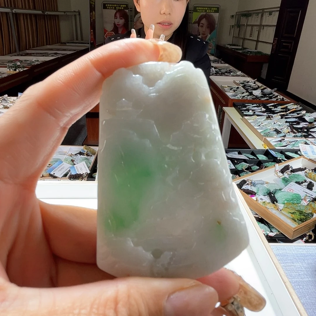 翡翠未镶嵌颈饰一