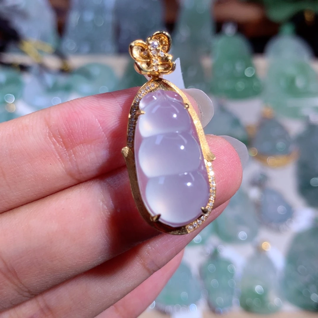 翡翠颈饰18K金镶嵌福豆