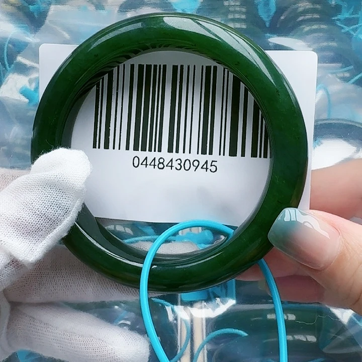 和田玉手镯未镶嵌微瑕