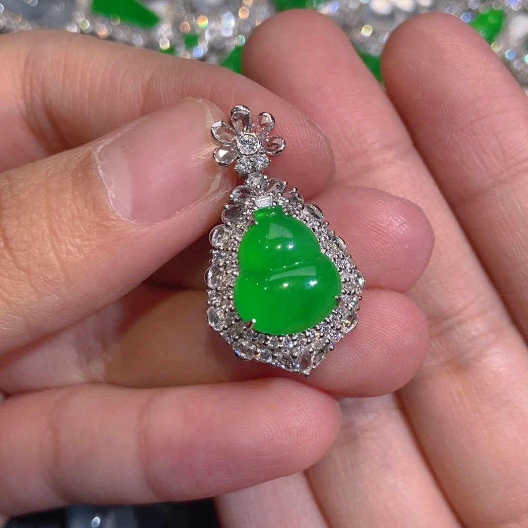 翡翠18K金镶嵌颈饰天然缅甸A货翡翠