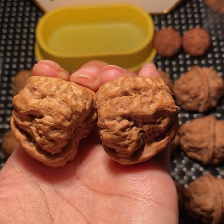 文玩核桃把件大掐腰八蹬腿