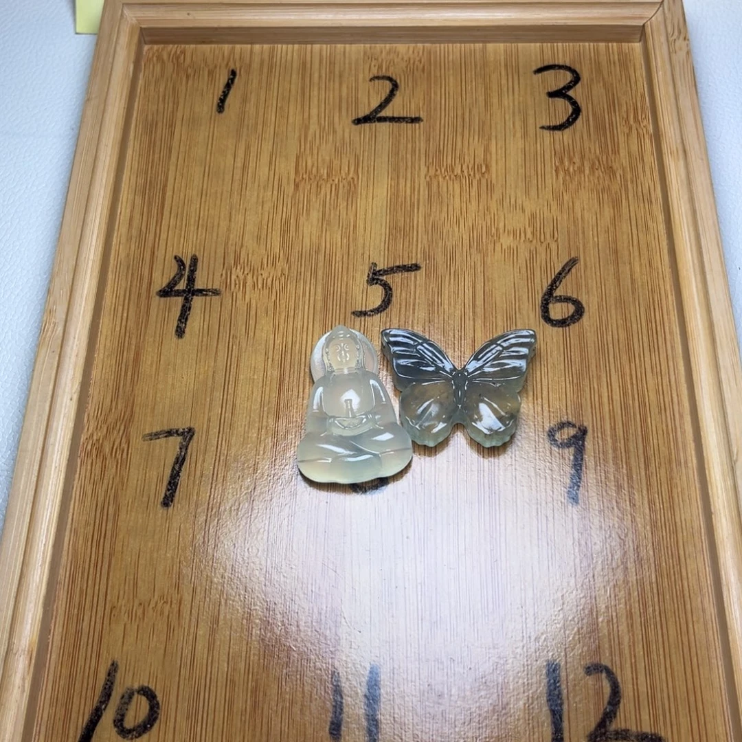 卷***。蛇纹石玉未镶嵌颈饰