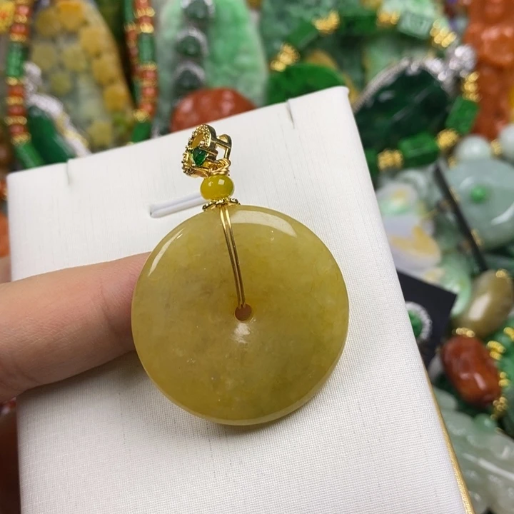 翡翠未镶嵌吊坠(赠链)