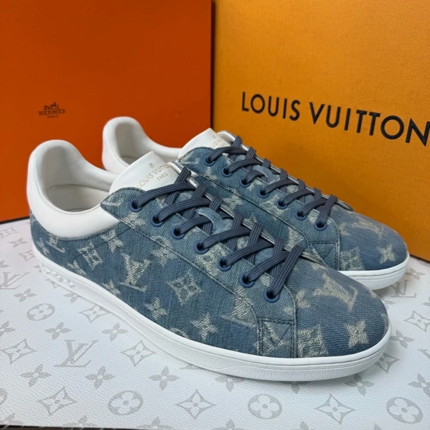 99新 LouisVuitton/路易威登 卢森堡系列蓝牛仔老花板鞋42码