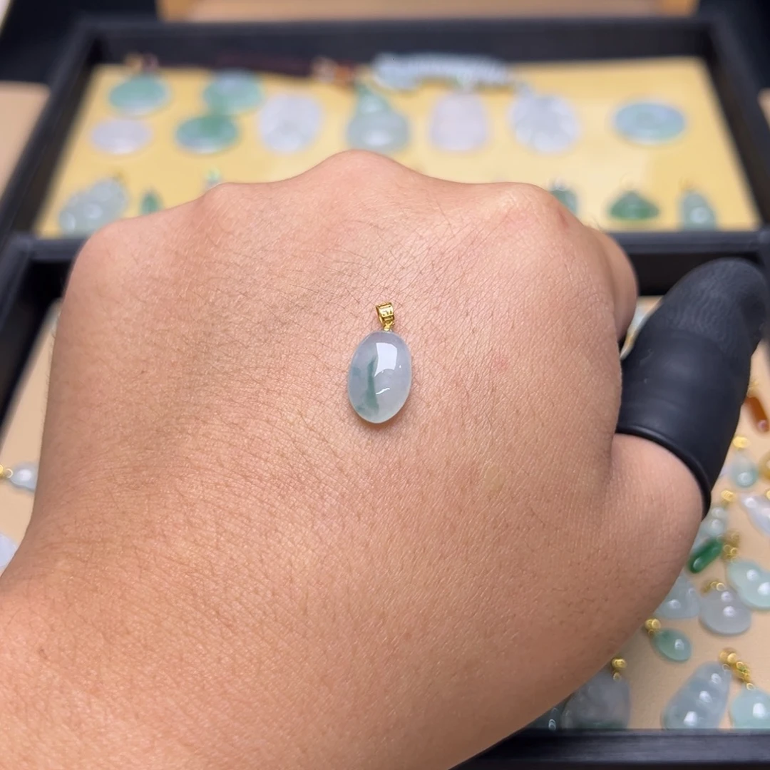 翡翠18K金镶嵌颈饰福瓜