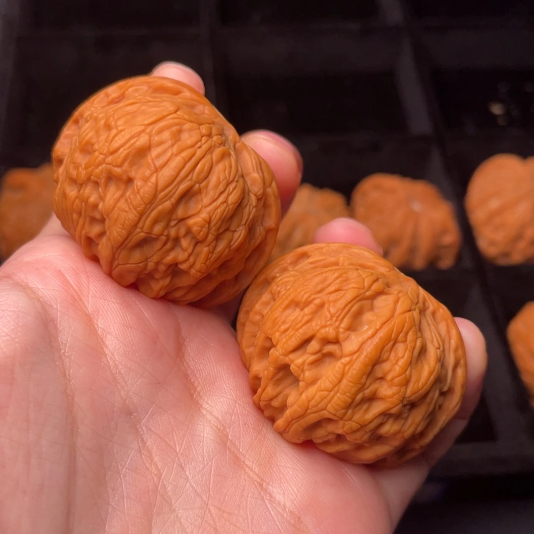 文玩核桃把件秦岭野生文玩核桃