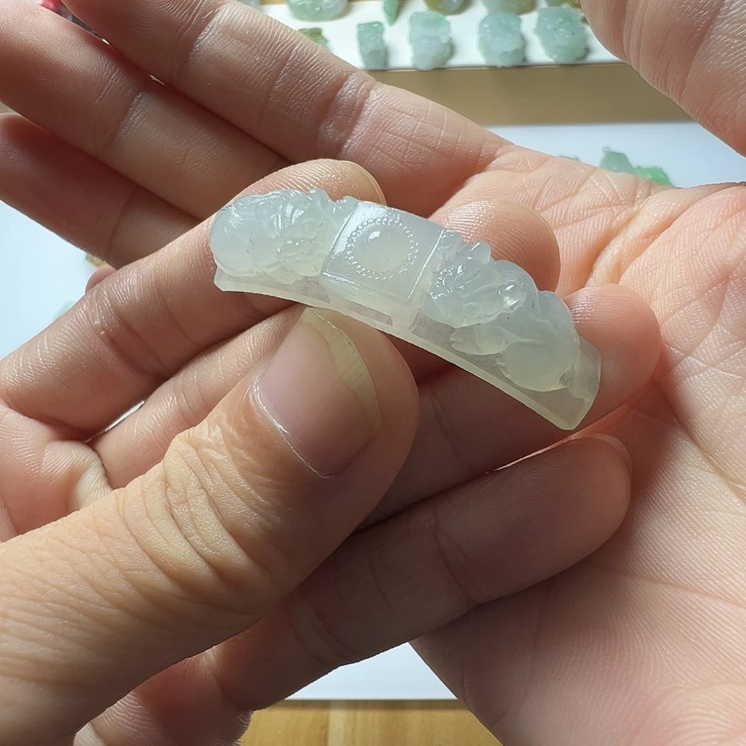 定制翡翠未镶嵌招财进宝手牌