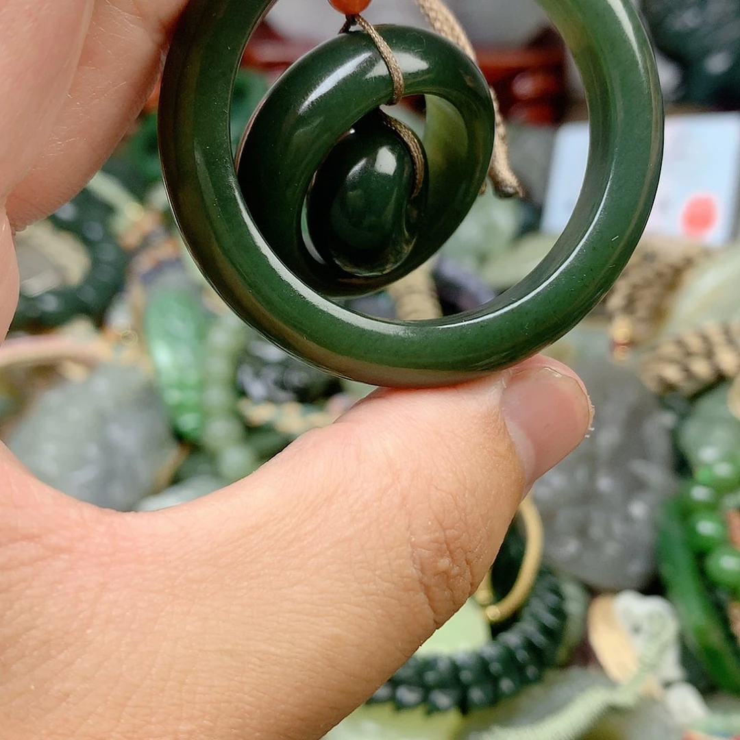 和田玉未镶嵌颈饰D****e