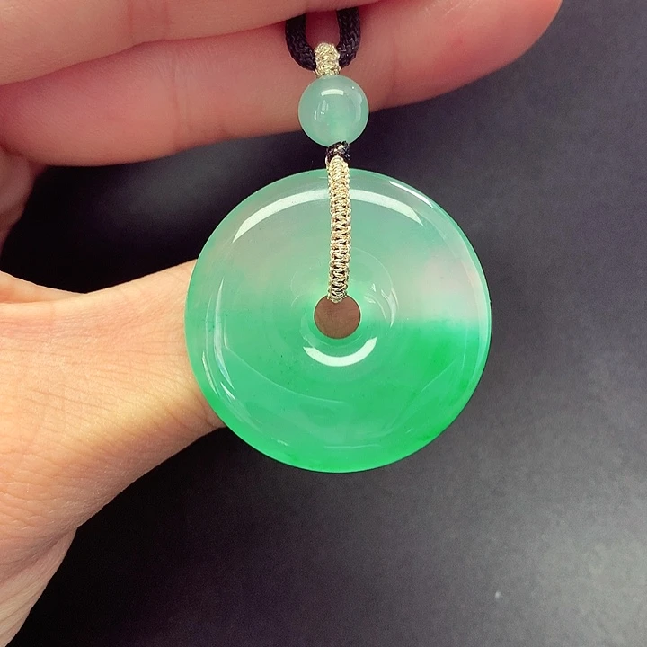 颈饰未镶嵌石英质玉