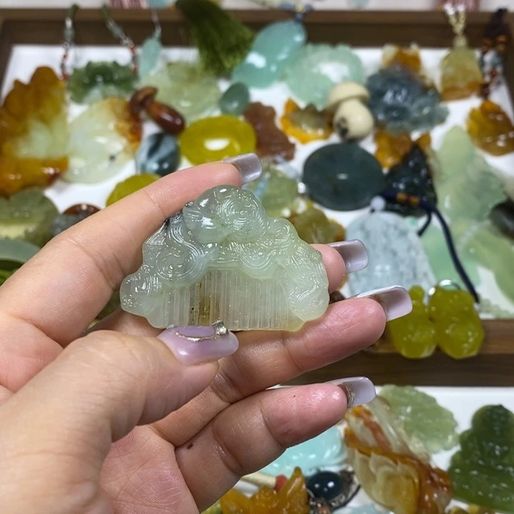 蛇纹石玉未镶嵌吊坠