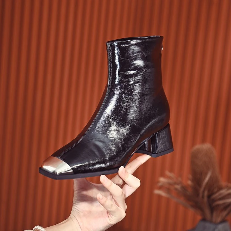 【DUOSI】5公分秋冬粗跟短靴女黑色时装靴时尚中跟方头女靴XD55126