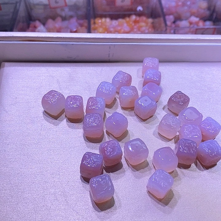 未镶嵌颈饰玛瑙/玉髓凤穿牡丹一个