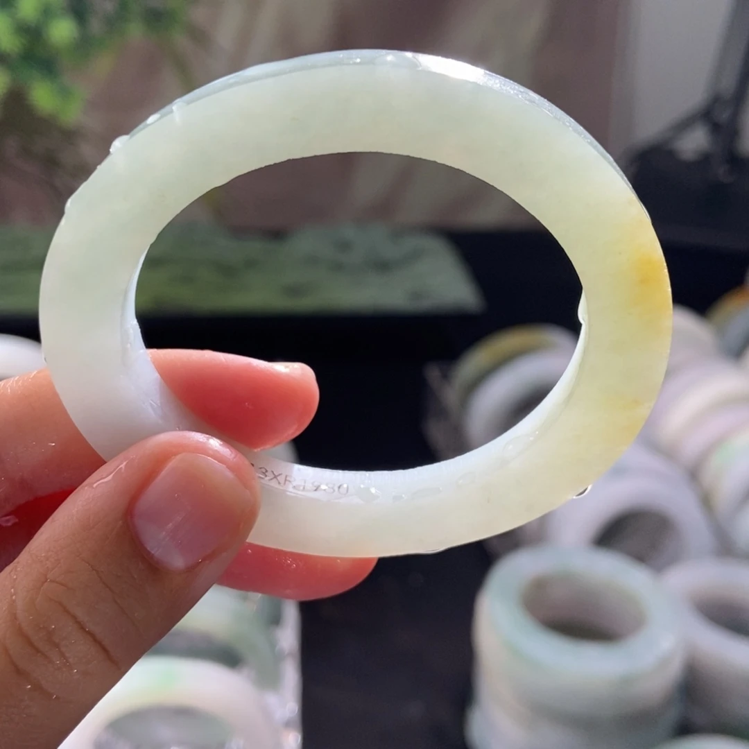 定制翡翠未镶嵌翡翠手镯