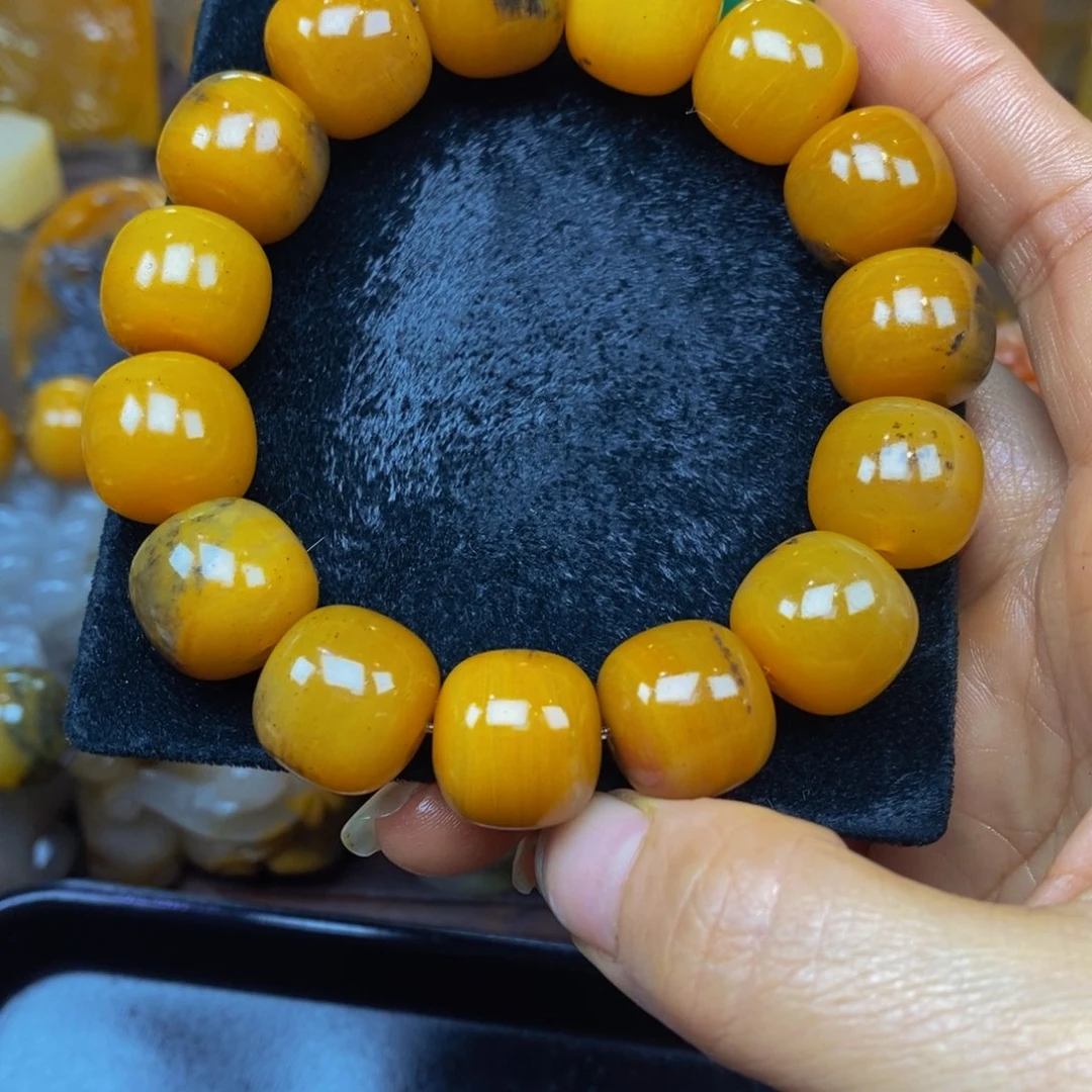 未镶嵌石英质玉（黄龙玉）颈饰