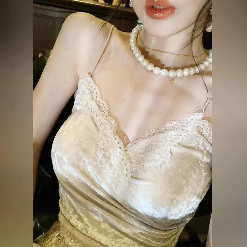 蕾丝吊带背心女秋冬季2025新款法式丝绒内搭打底遮副乳高级感上衣