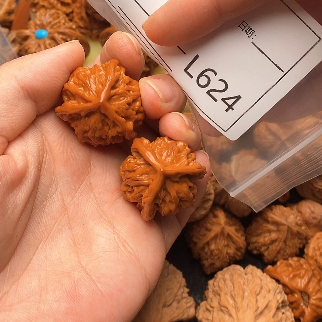 一***末把件文玩核桃32迷你小三棱