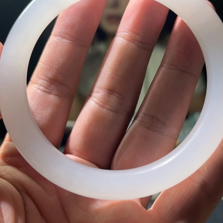 安***生和田玉未镶嵌颈饰