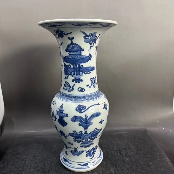 3201 青花博古花卉凤尾尊