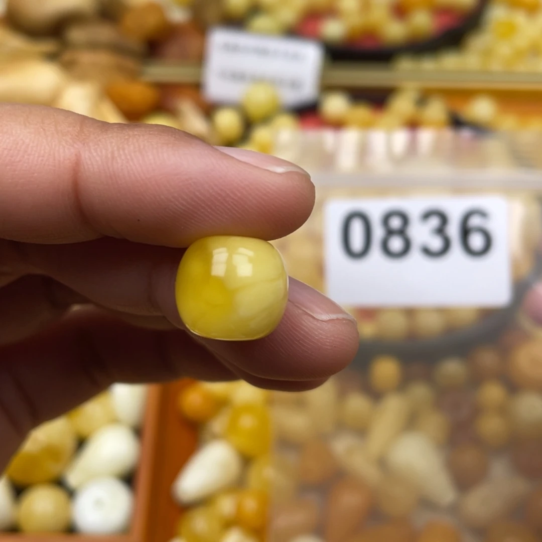 琥珀珠宝奇石未镶嵌13.2x12 半山水