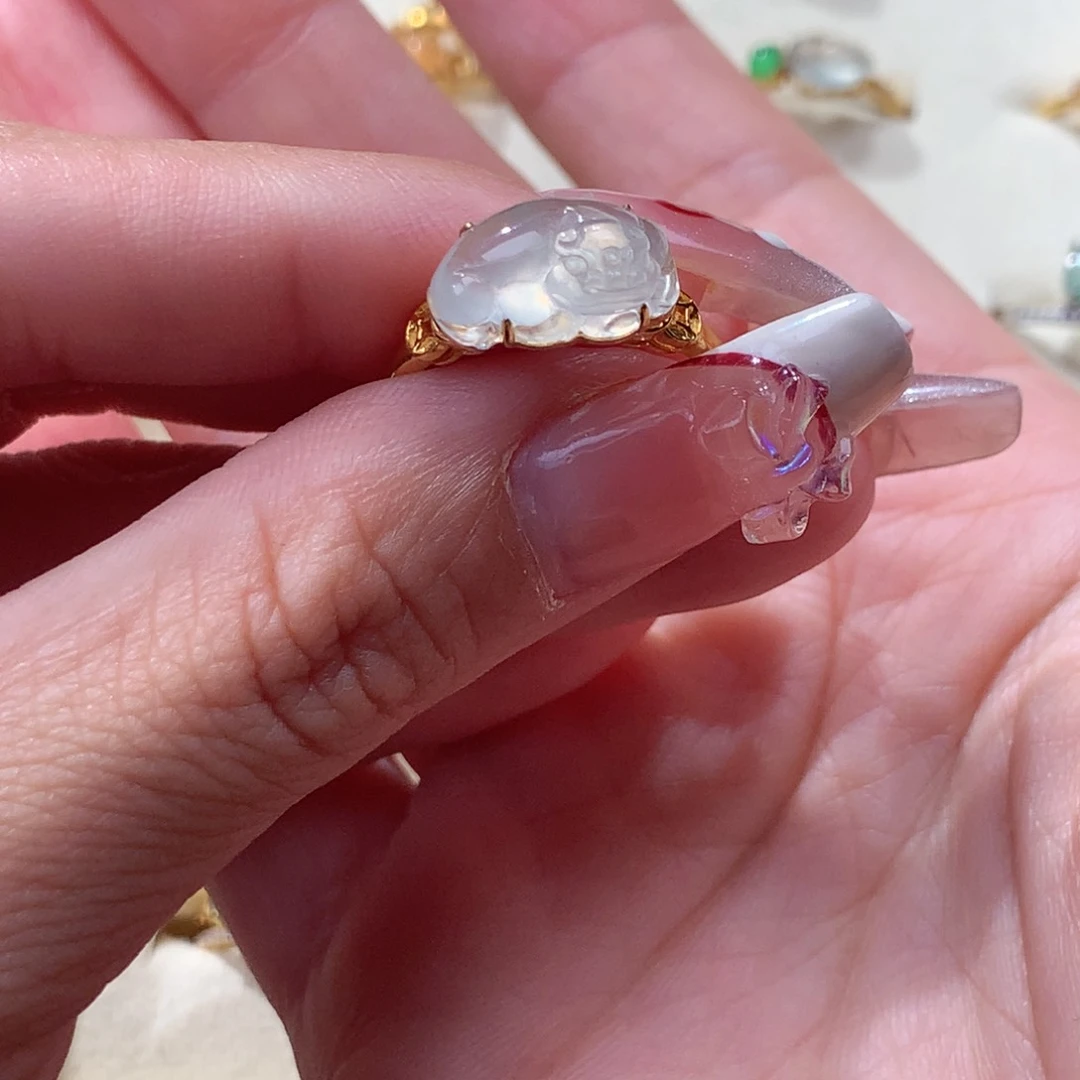 翡翠挂件18K金镶嵌吃****?翡翠