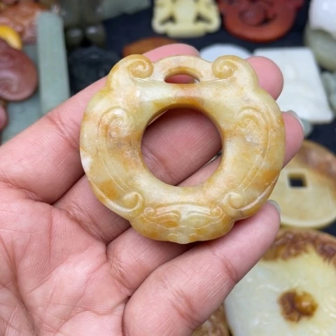 蛇纹石玉颈饰未镶嵌75