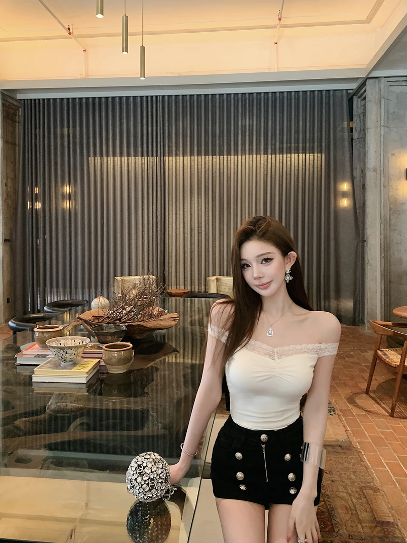 纯欲风露肩性感辣妹蕾丝一字肩修身露背上衣高腰显瘦百搭包臀短裤