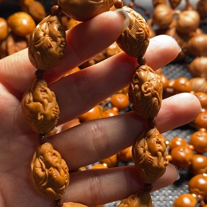 吊坠橄榄核荷叶财神