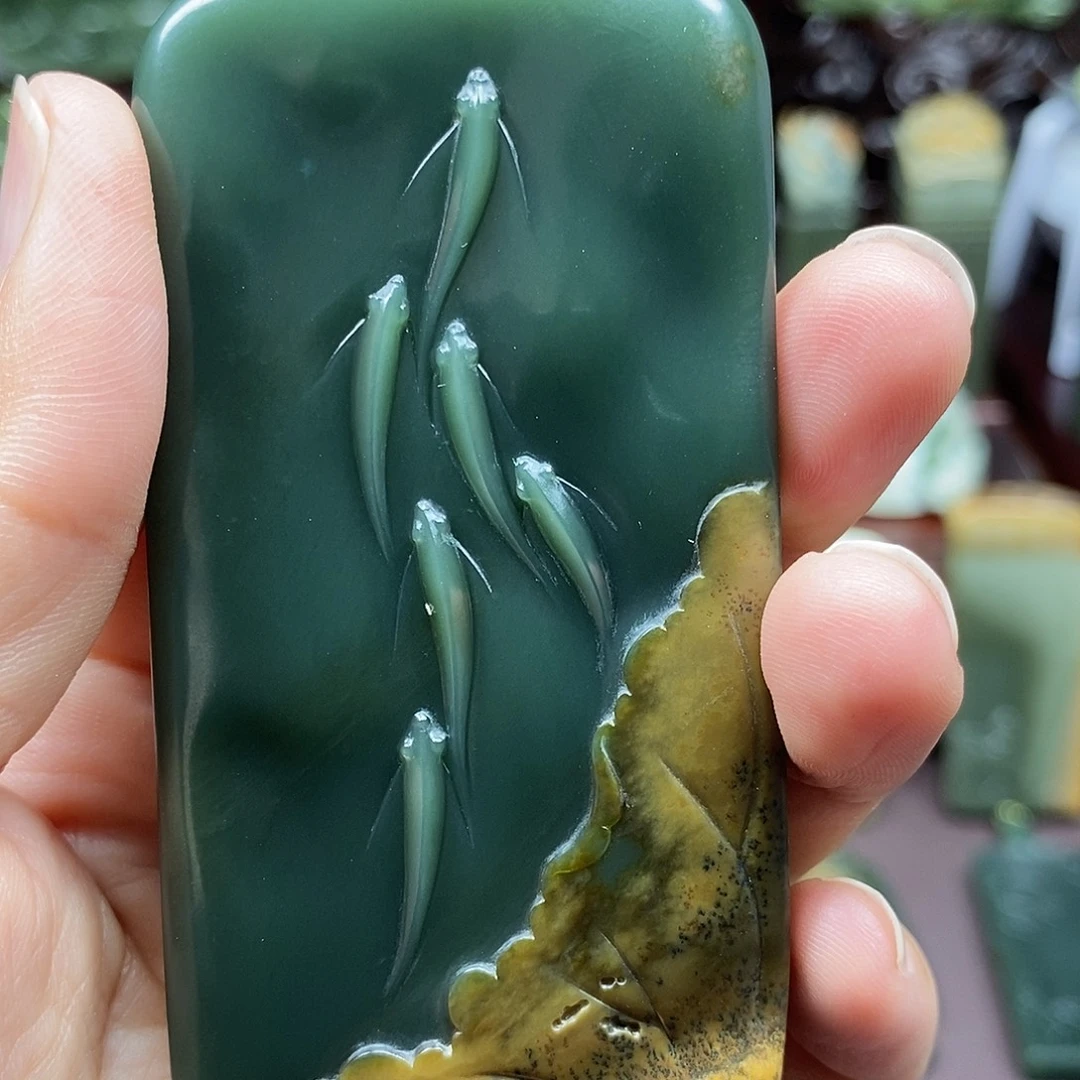 阳***燥颈饰未镶嵌岫岩河磨玉（透闪石质玉）