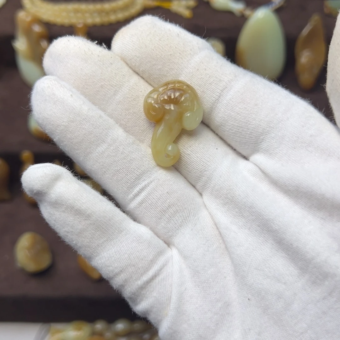 和田玉（糖玉）未镶嵌颈饰