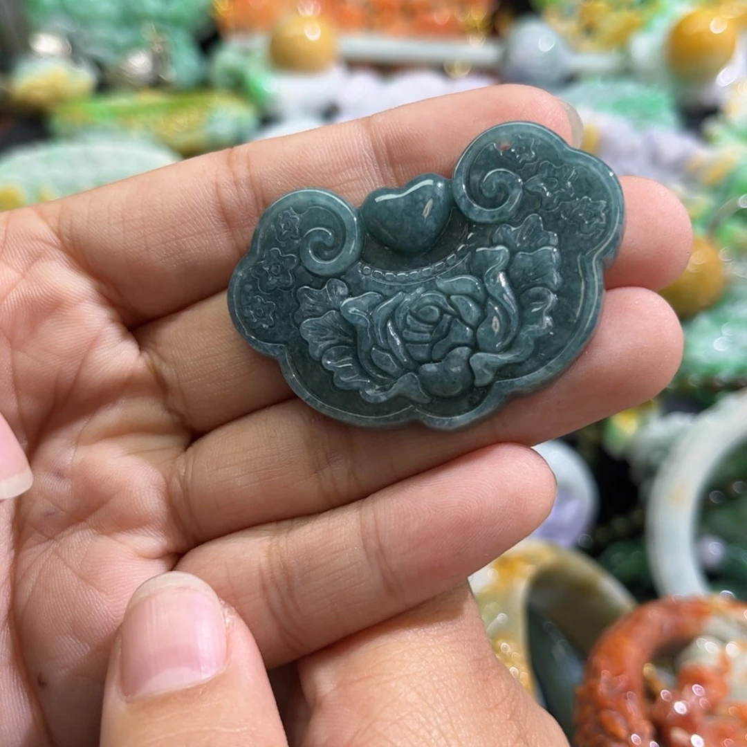 翡翠未镶嵌颈饰待编织