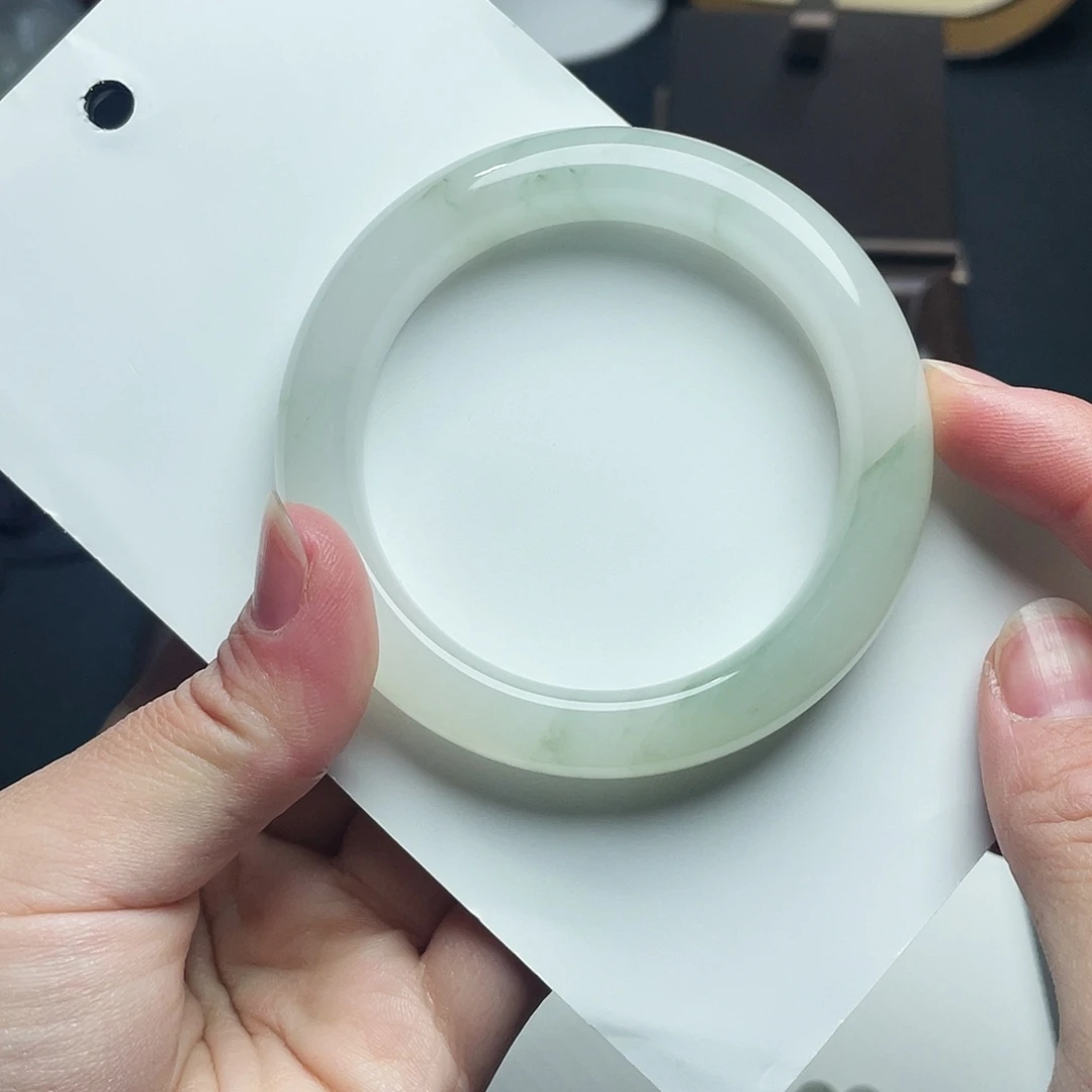 青***帝石英质玉（天山翠）未镶嵌手镯