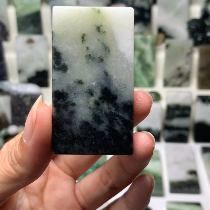 独山玉未镶嵌颈饰