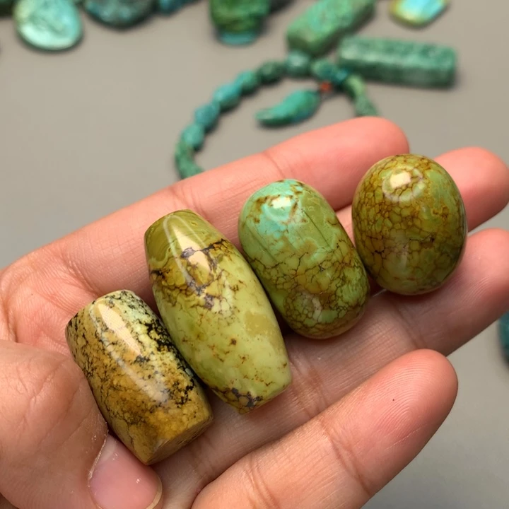 绿松石未镶嵌颈饰