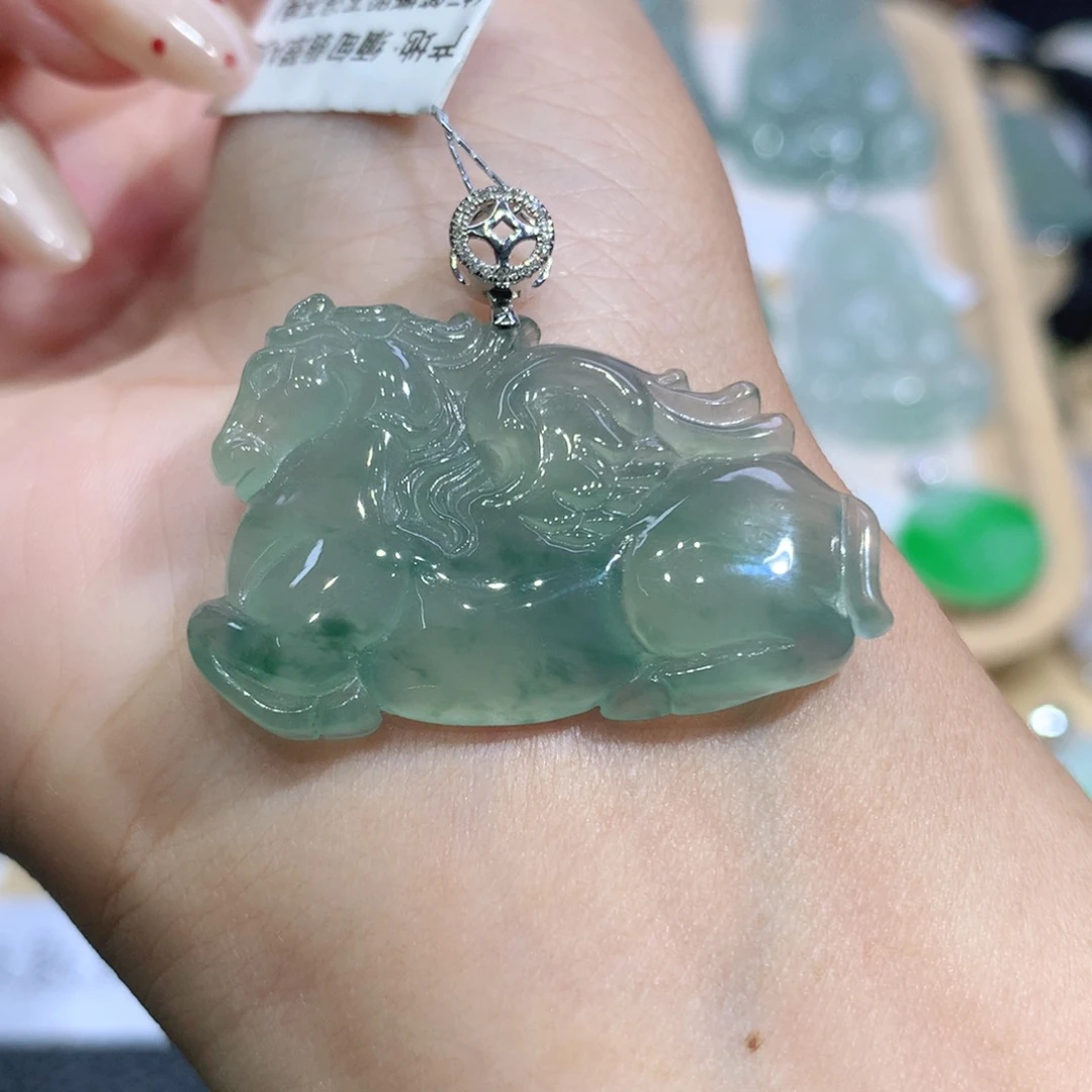 翡翠18K金镶嵌吊坠(不含链)唐马