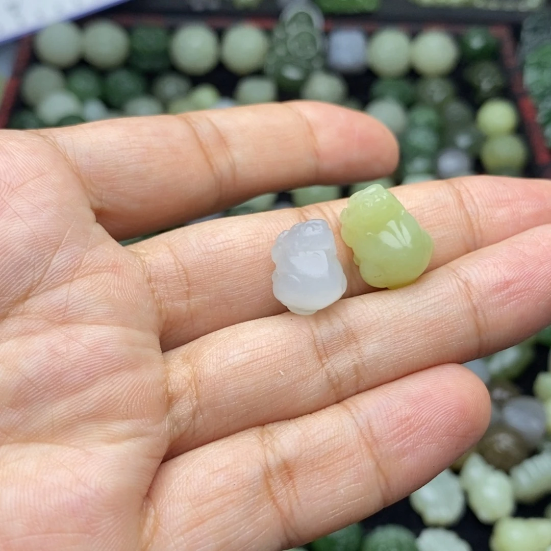 自***枝和田玉未镶嵌颈饰