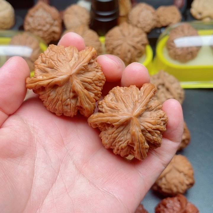 文玩核桃吊坠麦穗虎头三棱42×42×41