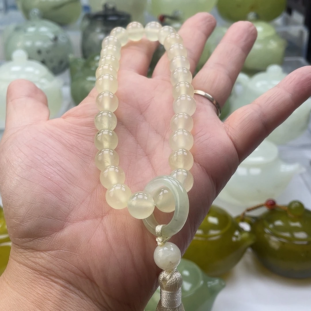 李***架蛇纹石玉未镶嵌手持