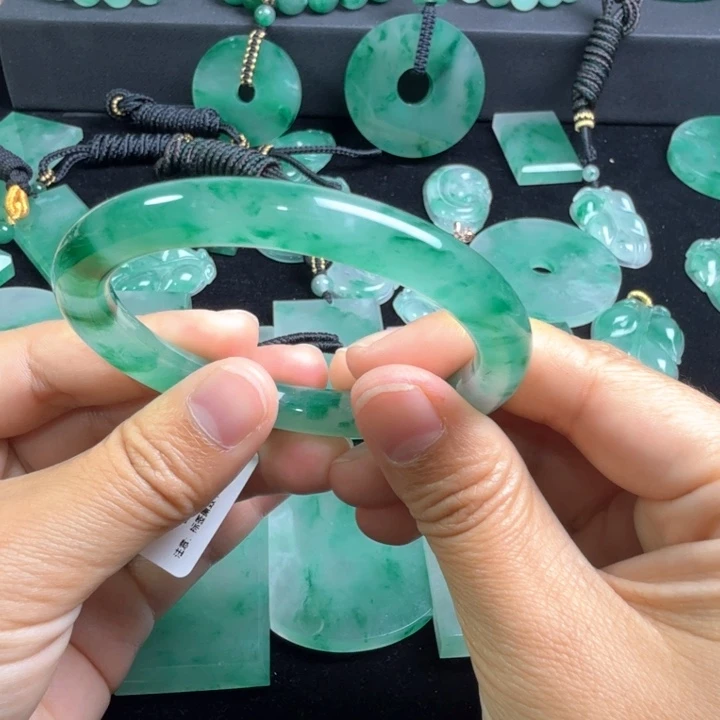 石英质玉未镶嵌手镯