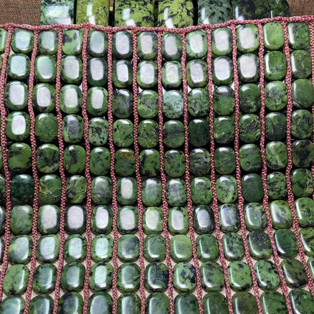 蛇纹石玉未镶嵌颈饰林***风