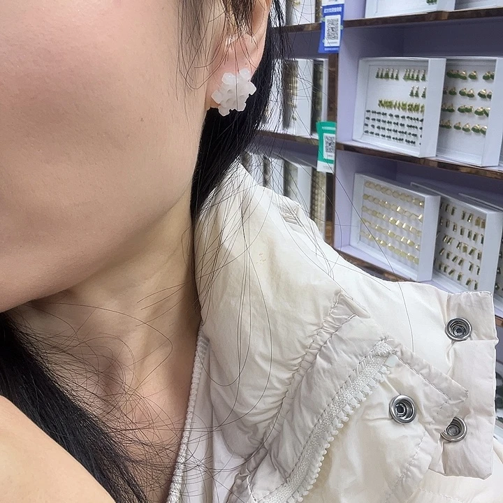 阳***下和田玉银S925镶嵌耳饰