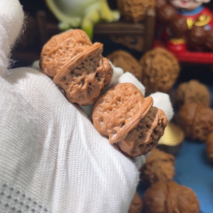 珍***！文玩核桃吊坠金钟