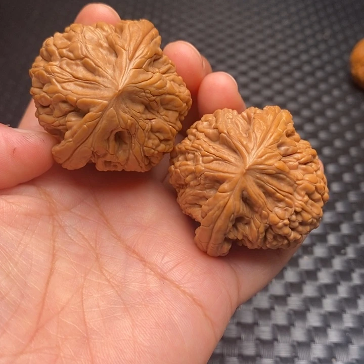 把件文玩核桃虎头王42尺