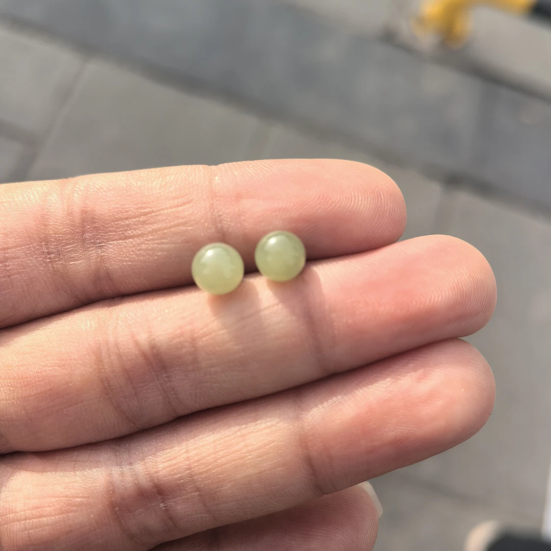 和田玉圆珠耳钉约卡6ZR