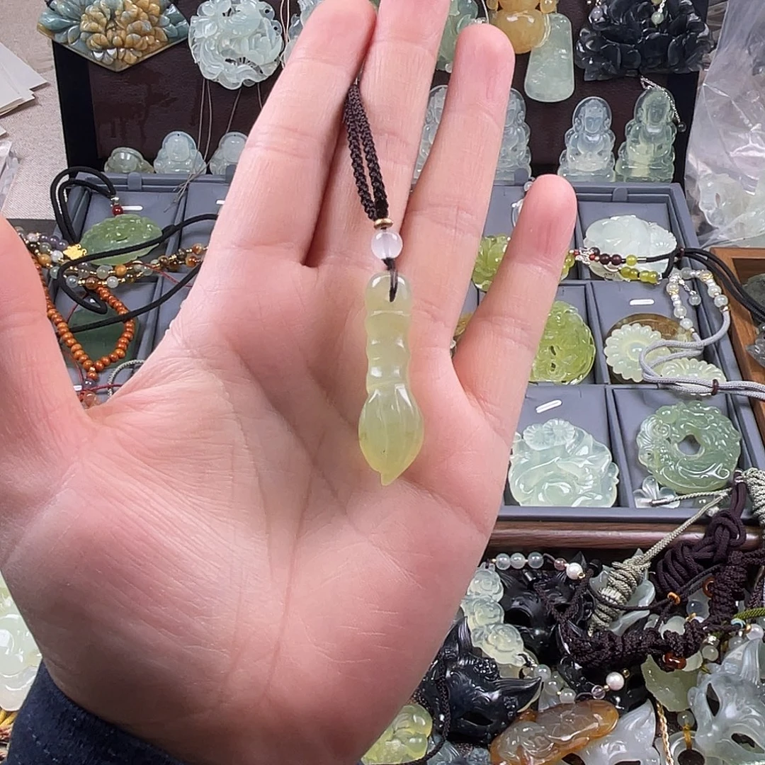 岫玉未镶嵌吊坠(赠链)