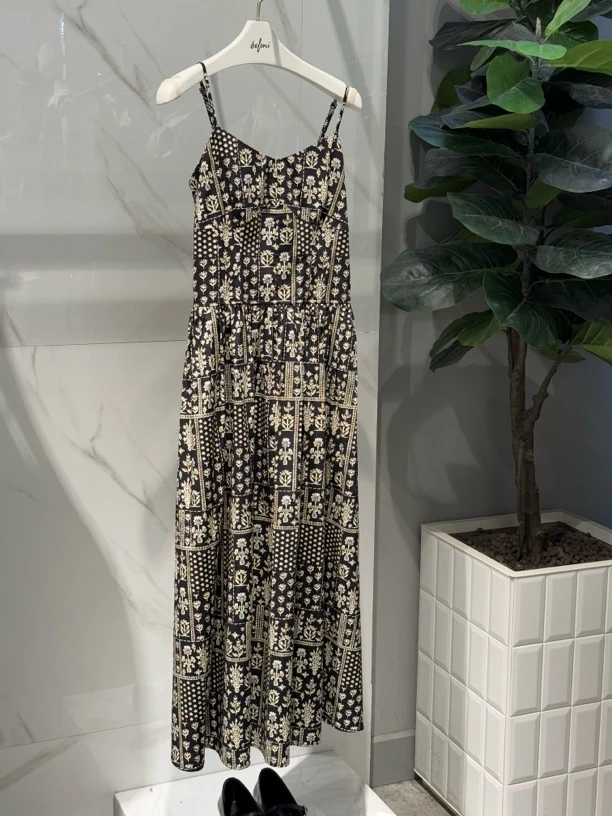 2025夏款1G5290381法式文艺风收腰显瘦吊带连衣裙