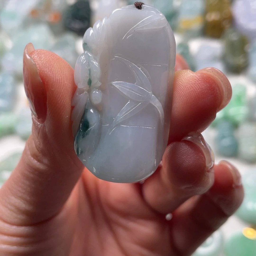 翡翠吊坠(赠链)未镶嵌