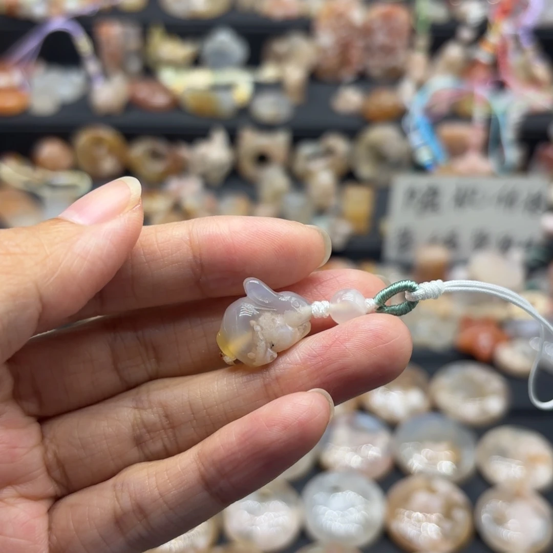 玛瑙/玉髓未镶嵌颈饰趴趴兔可挑选