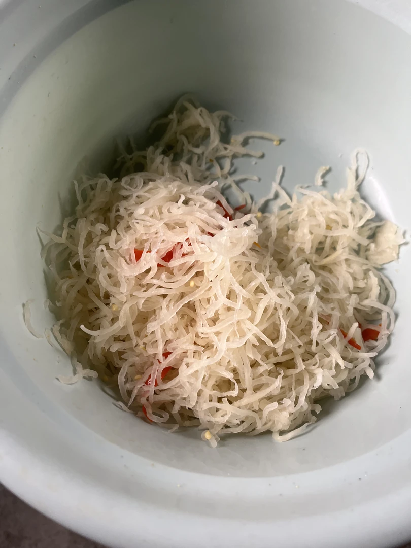 贵州农家自作酸萝卜丝