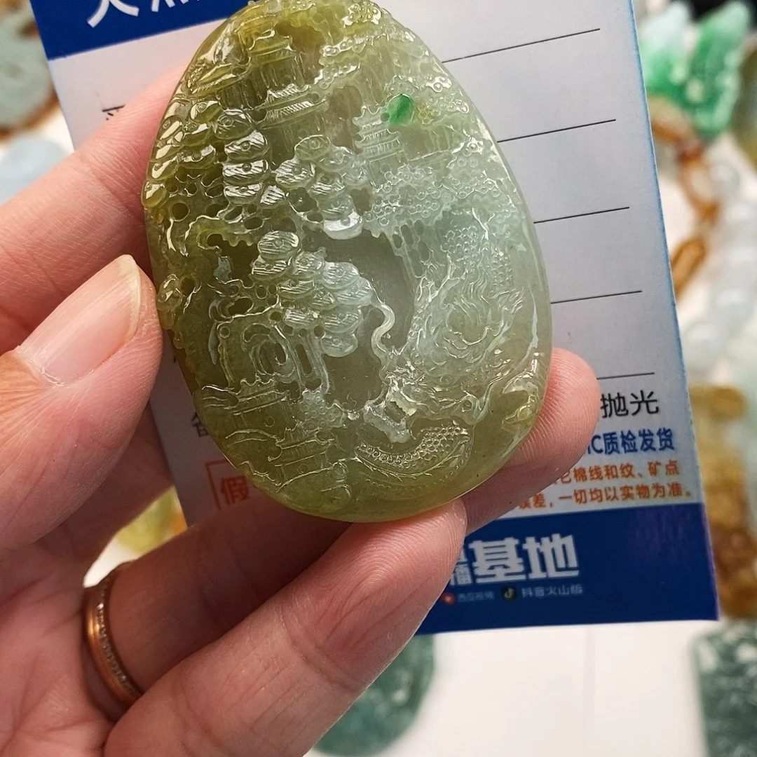 翡翠未镶嵌颈饰山水